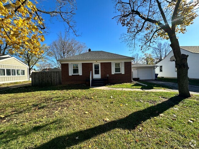 Building Photo - Four Bedroom House Available in Battle Creek!