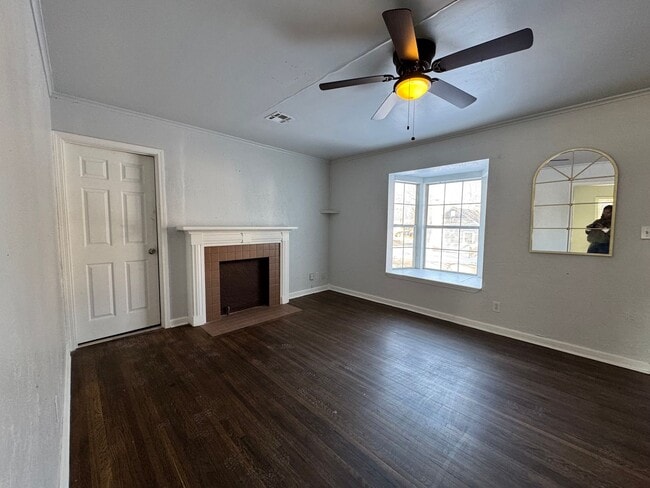 Photo - 2 Bedroom 1 Bath walking Distance to TU