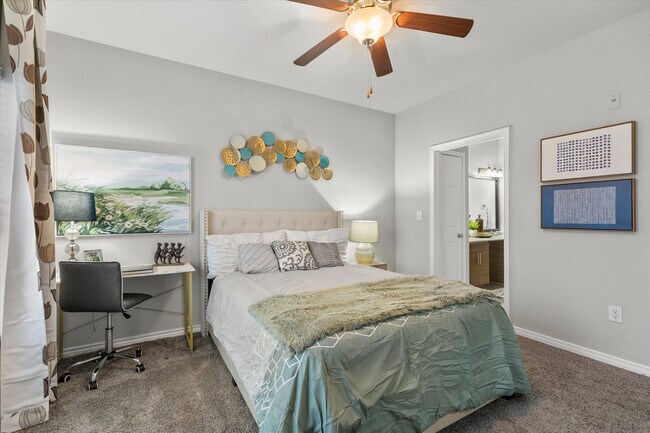 2BD, 2BA - 1,185SF - Primary Bedroom