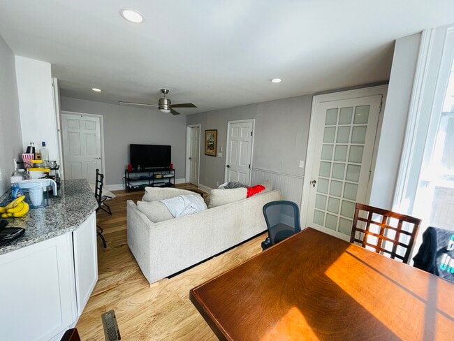 Photo - 27 Oak St Unit Full House