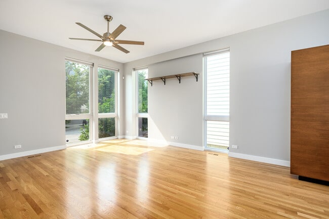 Photo - 4412 W Waveland Ave