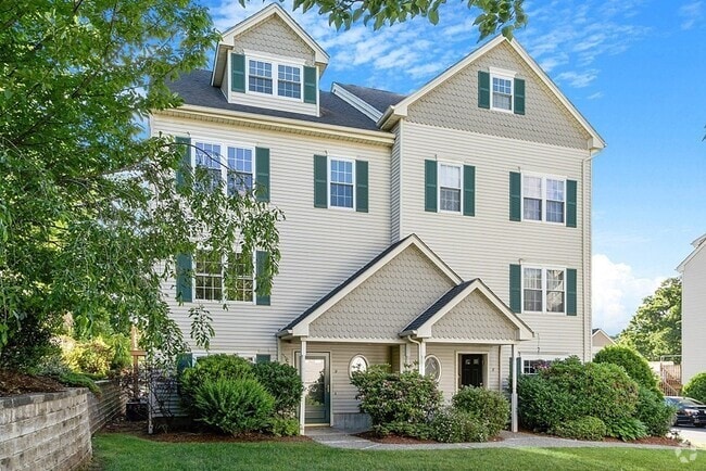 Building Photo - 67 N Quinsigamond Ave Unit 9 Rental