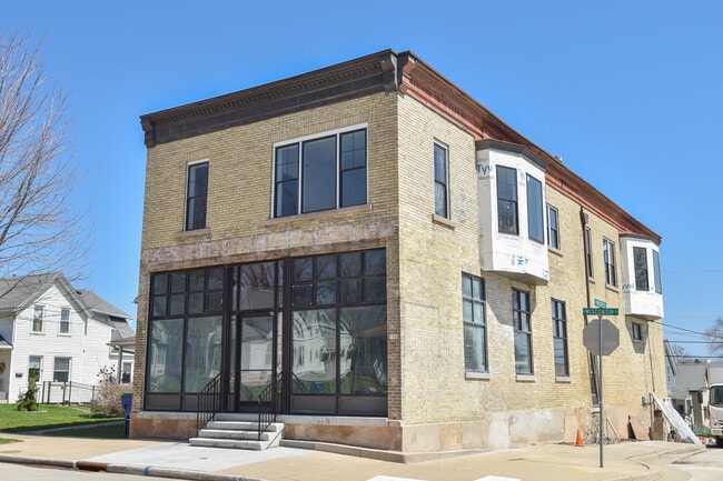 Corner of Building Exterior - 104 E Prospect St Unit Front Apt