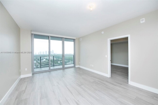 Photo - 16385 Biscayne Blvd