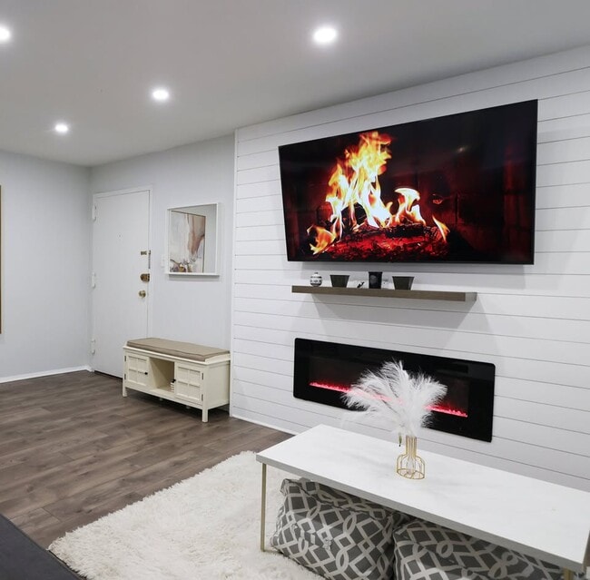 Building Photo - 2912 Kings Chapel Rd Unit 5