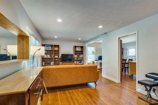 Photo - 9222 Livenshire Dr