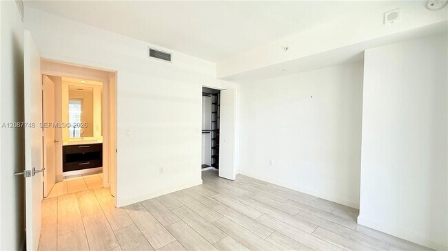 55 SW 9th St Unidad 1402