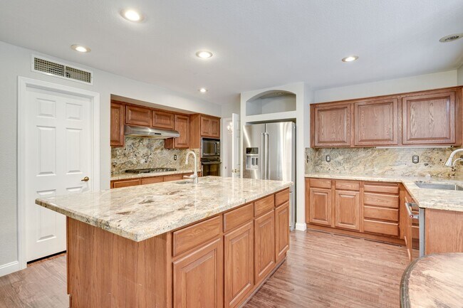 Building Photo - Luxury Meets Comfort in This Beautiful 4-Bedroom Retreat
