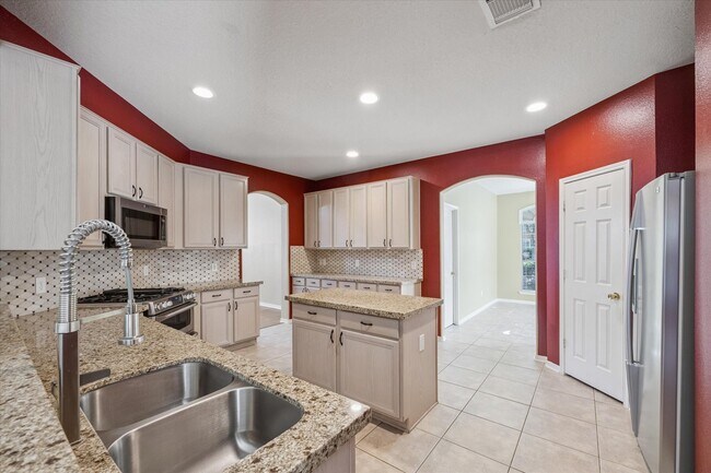 Photo - 19010 Country Square Dr