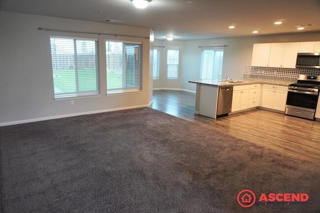 Photo - Stunning Home Off of Taft Highway and South H Street!