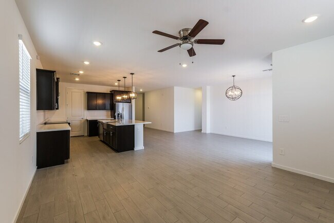 Photo - 24453 Grove St