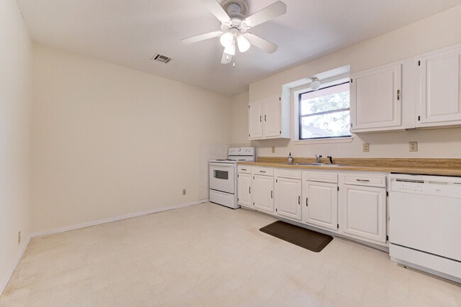 602 S Flood Ave
