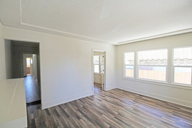 Photo - 1920-1920 Crosby Ave Unit 1918 Crosby Ave