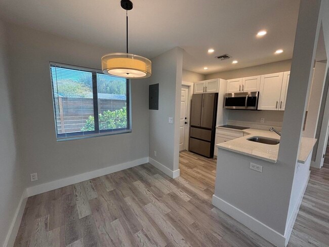 Photo - 927 N L St Unidad B