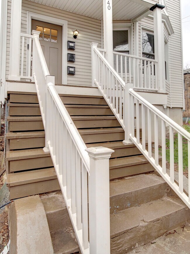 Photo - 140 Fabyan Pl Unidad 2