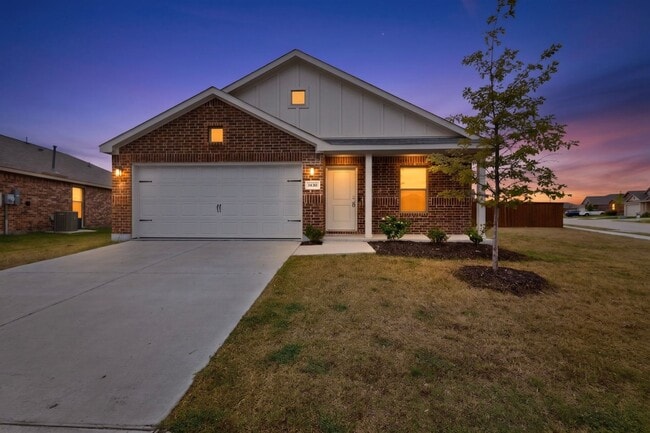 Building Photo - Modern 3-Bedroom Corner Lot Home with Fenced Yard in Forney – Built in 2023