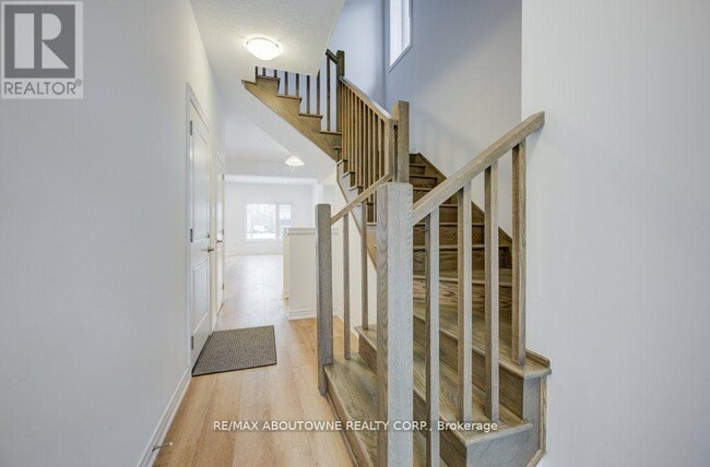 Photo - 120 Court Dr