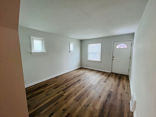 Photo - 4936 Hummelsheim Ave