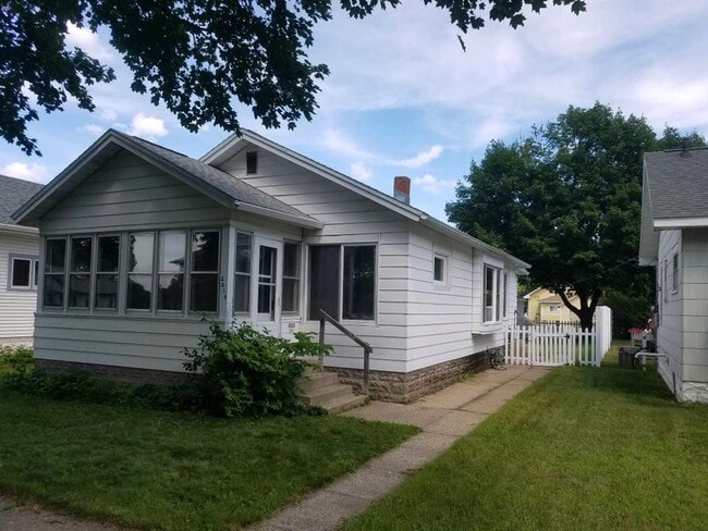 Building Photo - 2018 Wood St Rental