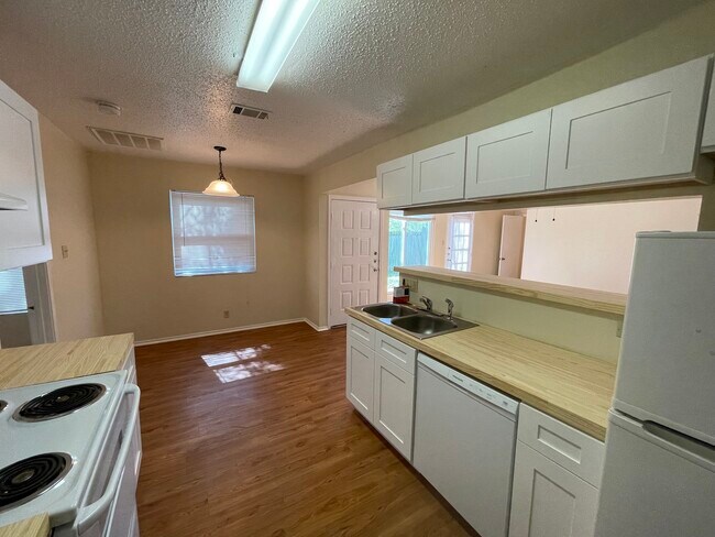 Photo - 10003 Parliament House Rd