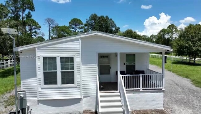 Photo - 725 N Willow St