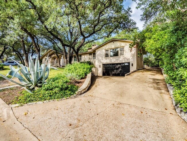 Photo - 404 Almarion Dr
