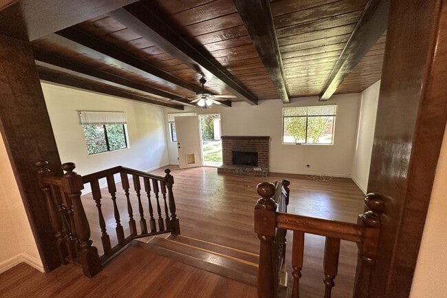 Photo - 4608 Saloma Ave