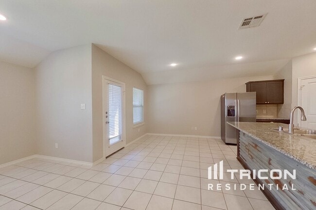 Photo - 881 Darst Dr