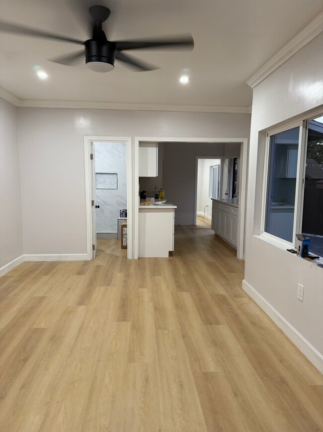 Building Photo - 674 W 59th Pl