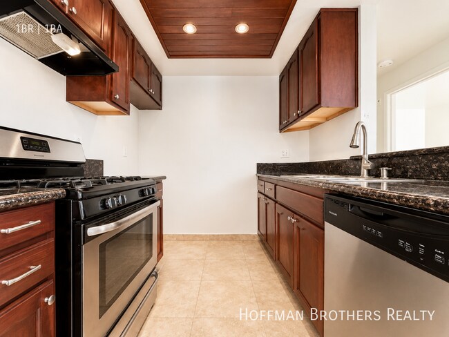 945 N Serrano Ave Unit 121