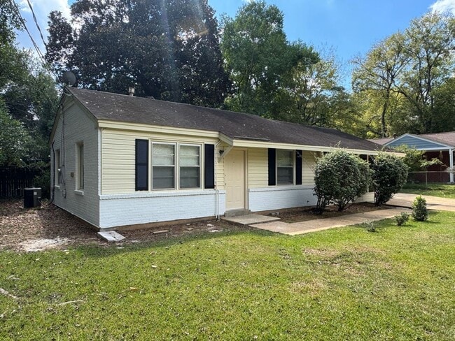 Photo - Spacious 3 Bedroom / 2 Bath Home – Designe...