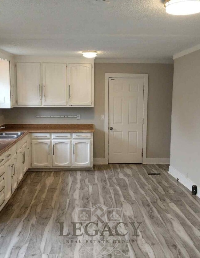 Photo - 1976 Loney Dr