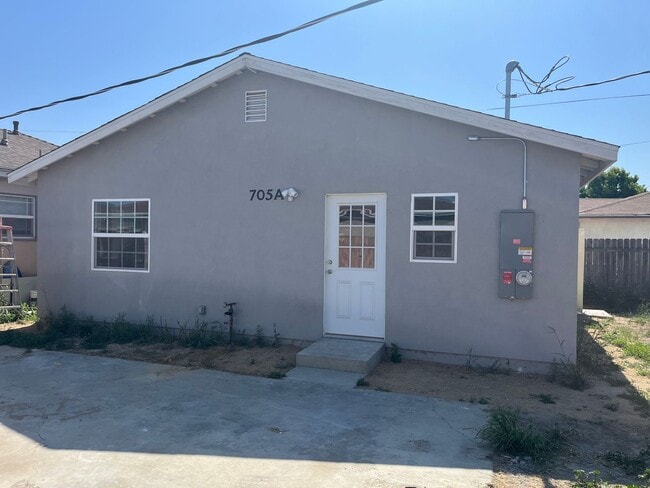 Building Photo - 705 E Boone St Rental