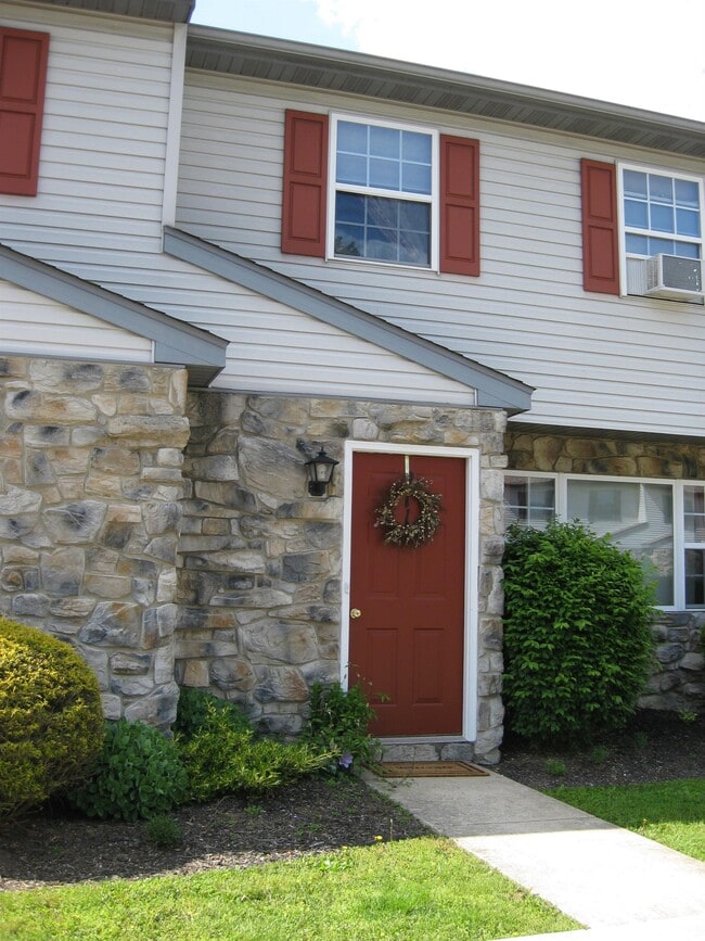 Photo - 210 Magnolia Dr Townhome
