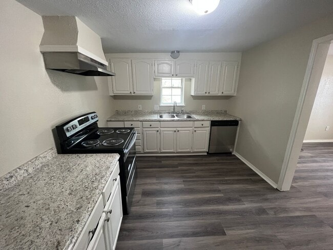 Photo - Single Family Home *LEASING SPECIAL AVAILABLE*