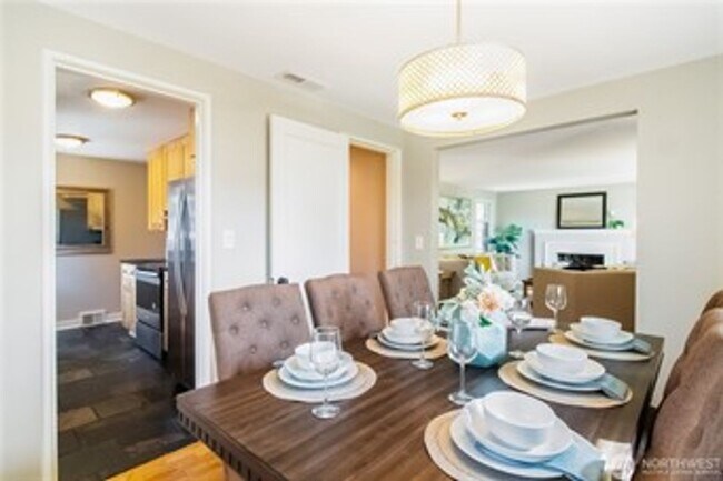 Photo - 5Bd/2Ba Seattle House