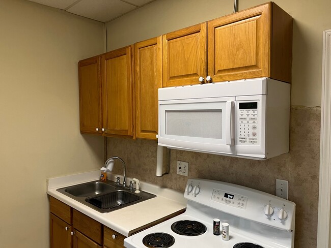 Photo - 105 W Railroad St Unit Wallace House