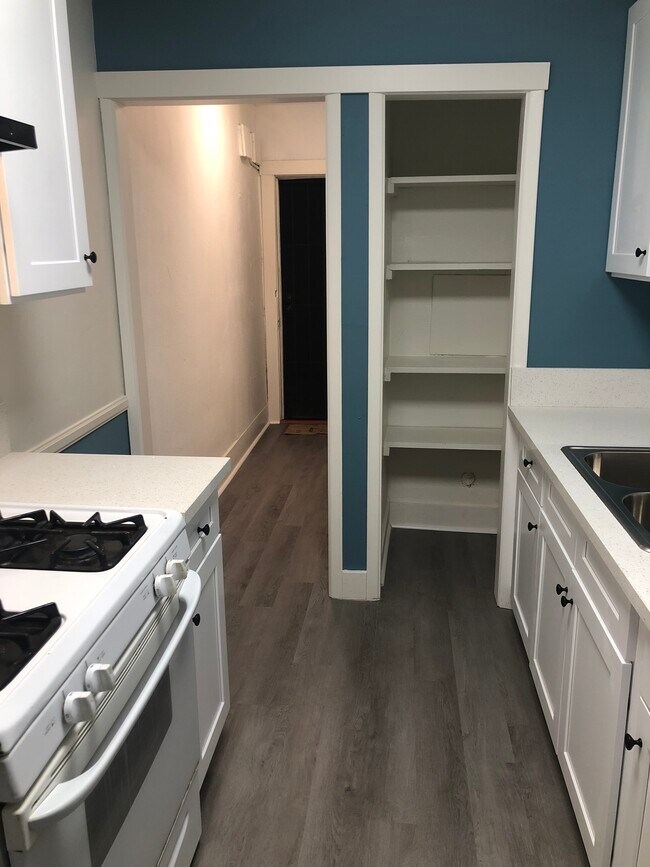 Photo - 1902 W Grand Ave