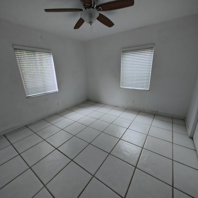5631 NE 5th Ter