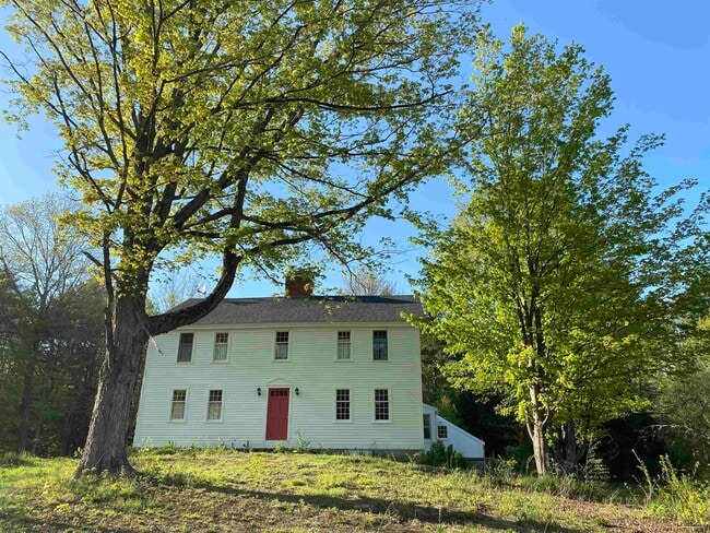 Photo - 867 Quaker St