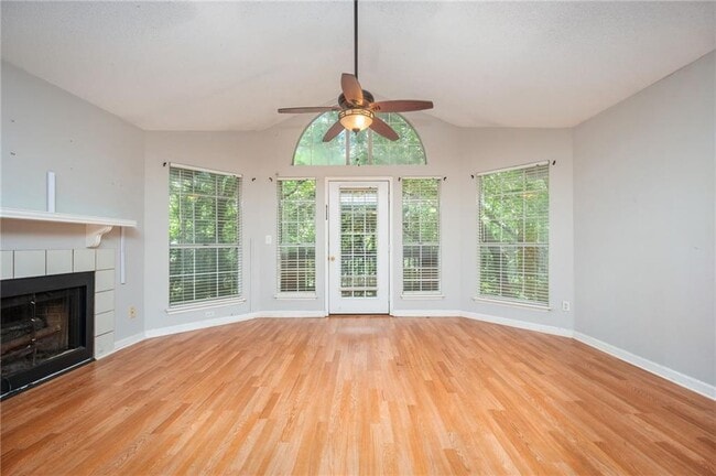 Photo - 915 Wentworth Ct