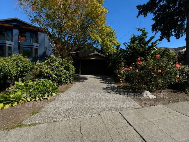 Photo - 2114 41st Ave SW