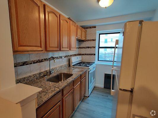 Building Photo - 2 bedroom in BRONX NY 10463 Unit 5A Rental