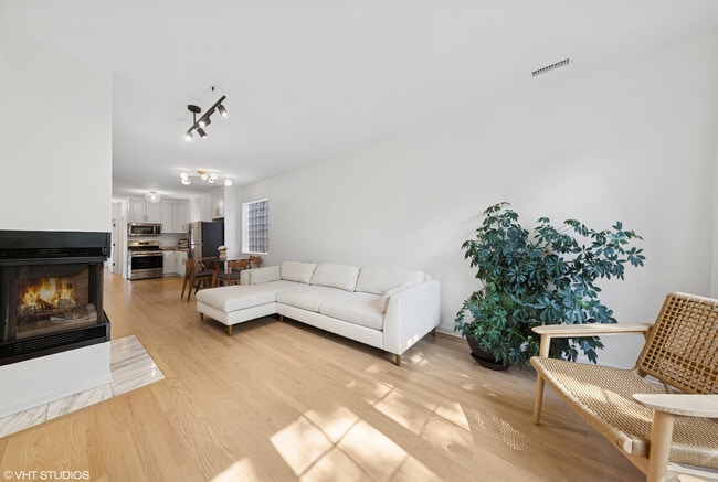 Photo - 1064 N Marshfield Ave