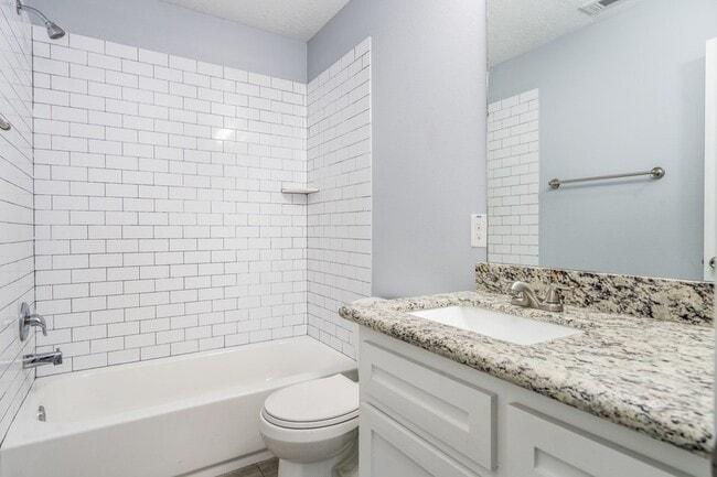 Photo - 207 N Poplar St