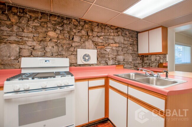 Photo - 867 Rosedale Rd NE Unit 2