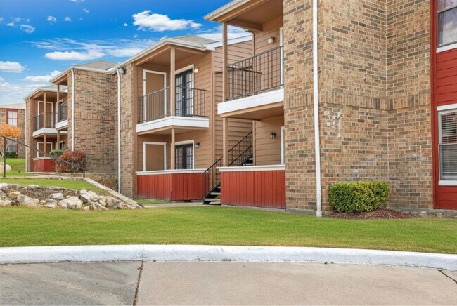 Building Exterior - Marine Creek Apartments