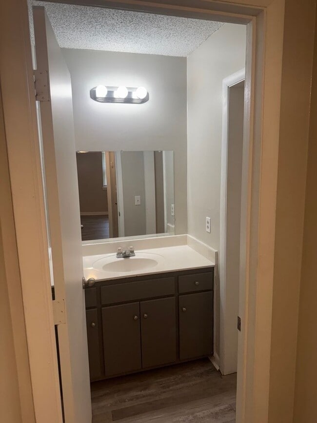 Photo - Apartment Living in Quiet Area within Manchester City Limits