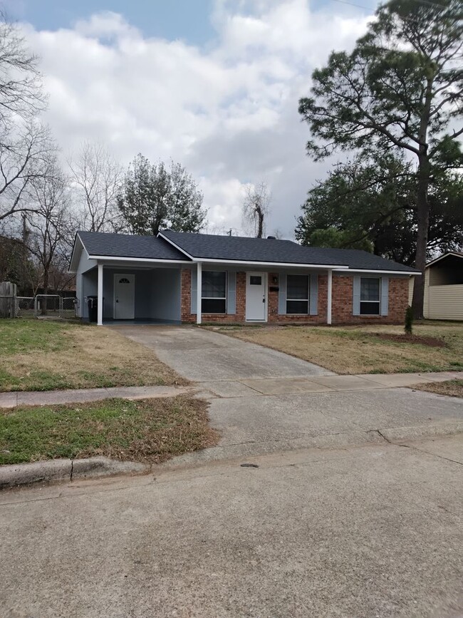 SINGLE FAMILY BRICK HOME IN SOUTH BOSSIER - SINGLE FAMILY BRICK HOME IN SOUTH BOSSIER