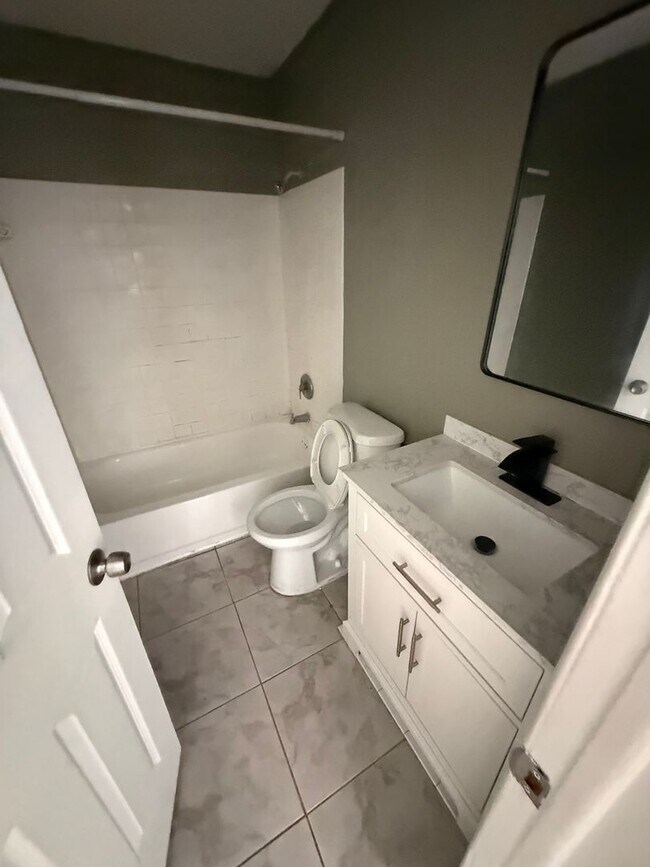 1726 E Idell St Unidad B